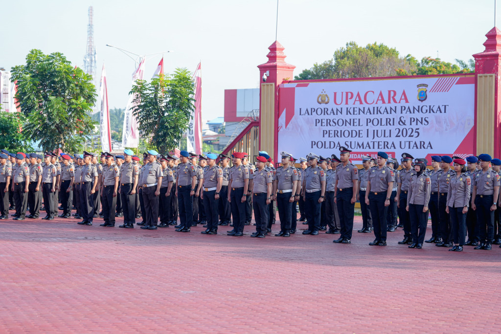 Kapolda Sumut Pimpin Upacara Kenaikan Pangkat Personel, Ingatkan Kehormatan Institusi