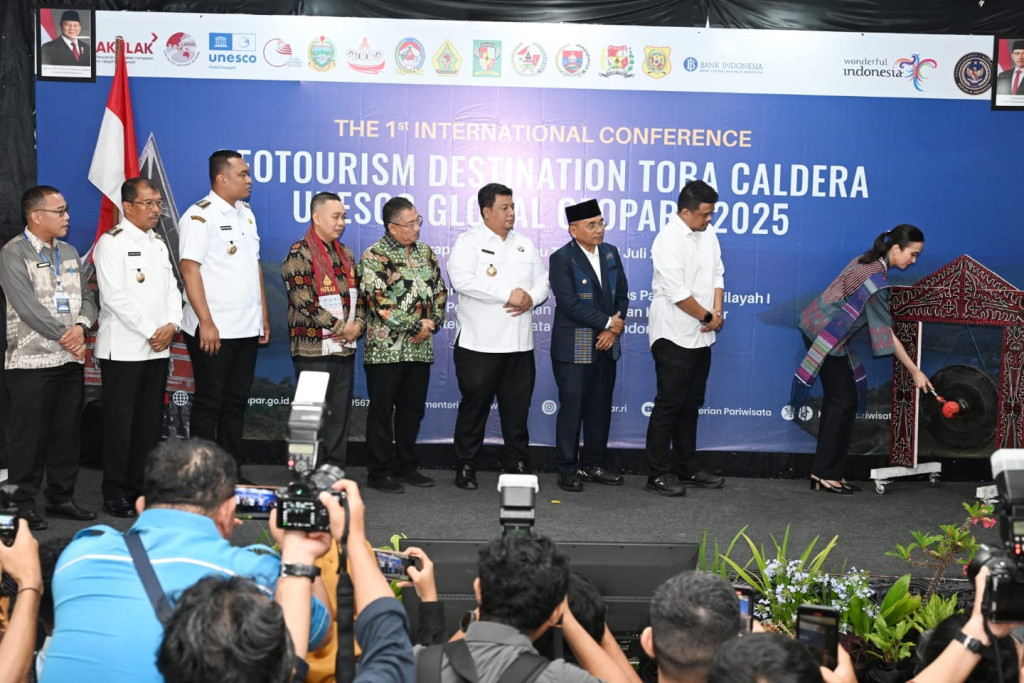 Dihadapan Menpar, Bobby Nasution Ajak Kepala Daerah Samakan Tekad Kelola Danau Toba
