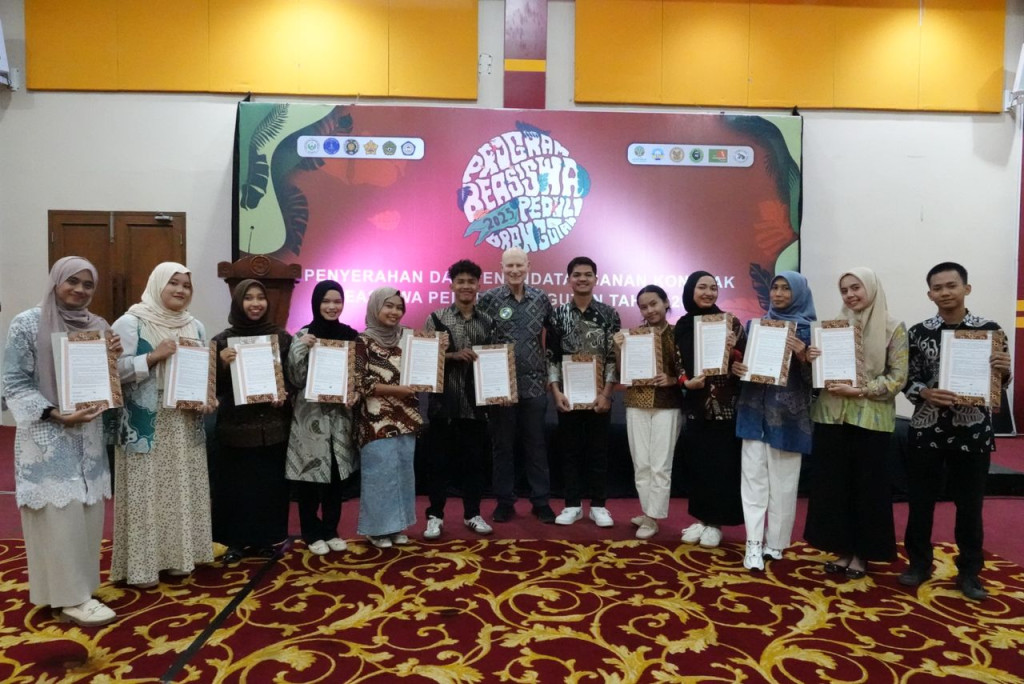 12 Mahasiswa Sumut-Aceh Terima Beasiswa, Gen Z Pimpin Konservasi Orangutan