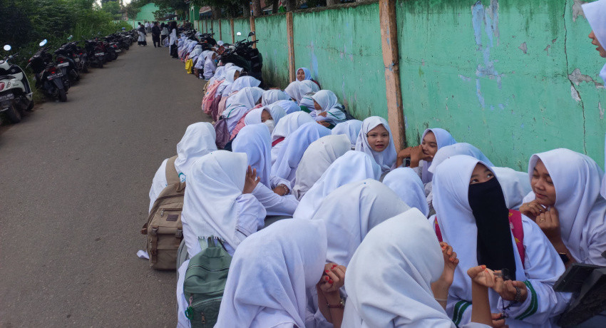 Gedung MTs Al-Washliyah Petumbukan Disegel Pemkab Deli Serdang, Pelajar Belajar Diluar