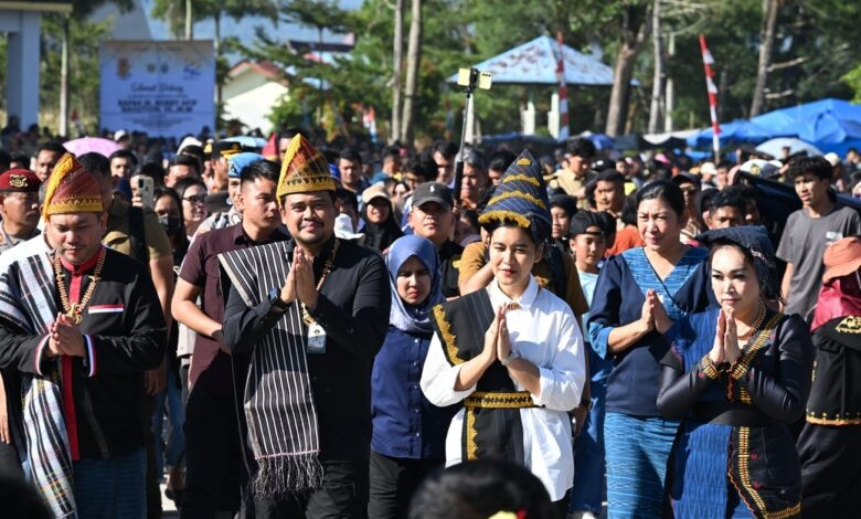 Hadiri HUT Pakpak Bharat, Bobby Nasution Sahuti Permintaan Warga