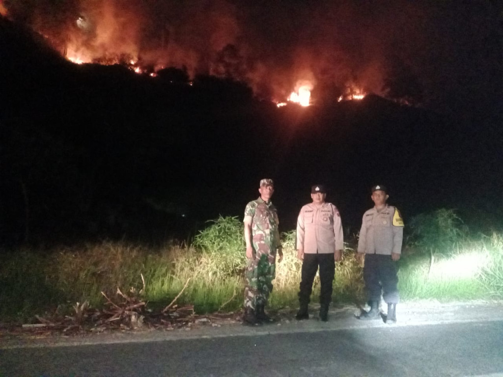 Danau Toba Kembali Terbakar, Perbukitan Sihorbo Simalungun Memerah