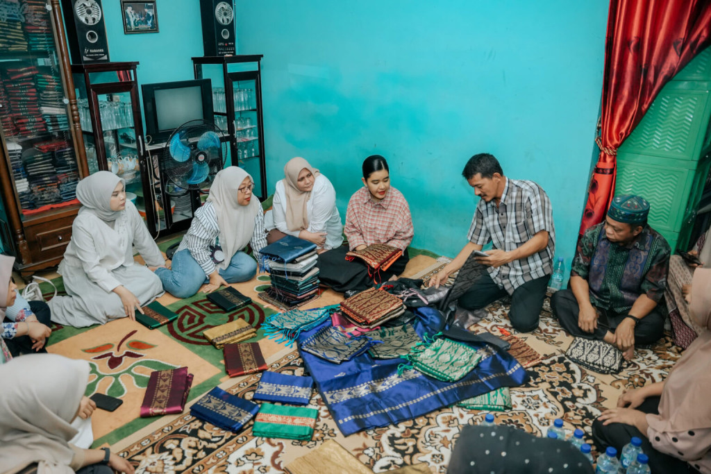 Kahiyang Ayu Puji Songket Silau Laut: Motif Kearifan Lokal dan Sejarah