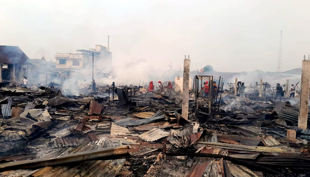 140 Lapak Pedagang di Simalungun Hangus Terbakar