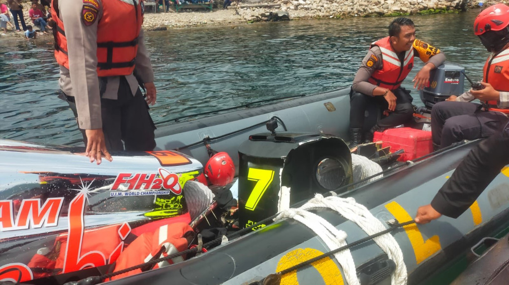 Respon Cepat Polda Sumut Tangani Kecelakaan Pembalap F1 Powerboat Danau Toba