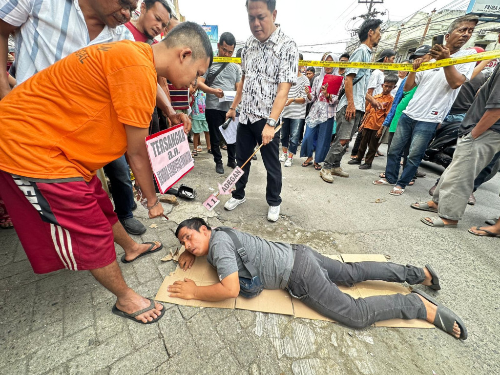 Peragakan 11 Adegan Rekontruksi, Begini Ayah dan Anak Bunuh Pekerja Panglong di Deliserdang