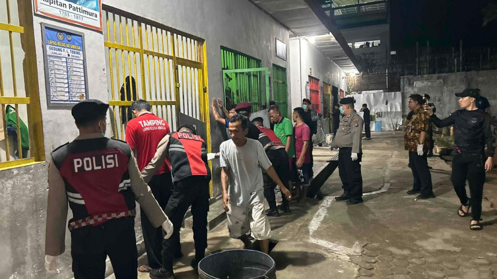 Antisipasi Peredaran Narkoba dan Barang Terlarang, Polres Tapteng-Lapas Sibolga Razia Sel Warga Binaan