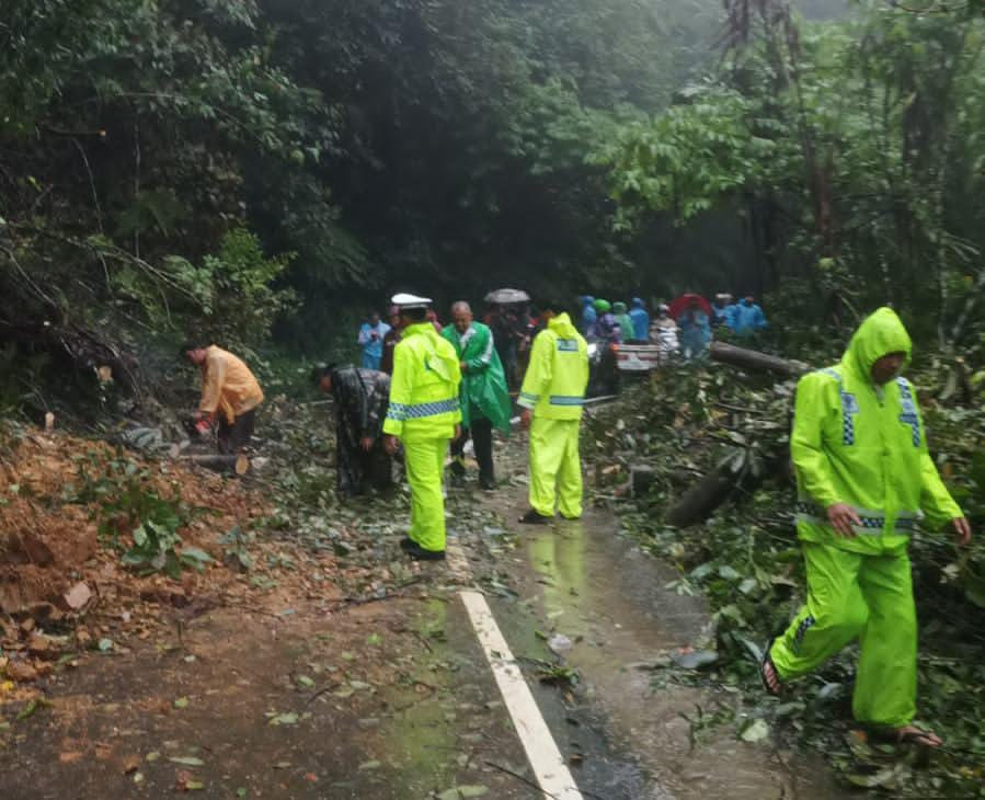 Polres Taput Intensif Tangani 27 Titik Bencana Banjir dan Longsor