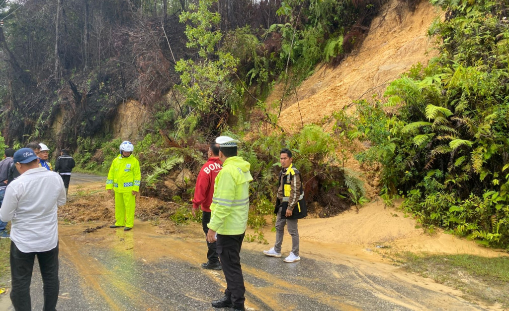 Update Bencana Alam di Sumut: Longsor Lumpuhkan Jalinsum Pakkat–Doloksanggul