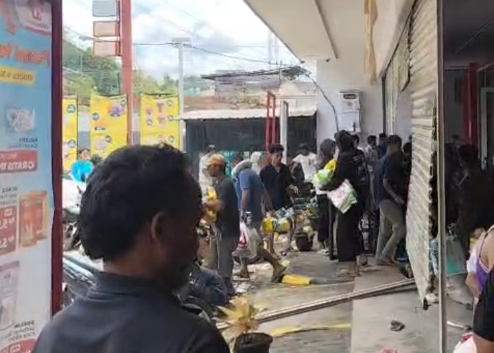 Bantuan Tak Kunjung Datang, Sejumlah Warga Terpaksa Menjarah Minimarket di Tapteng