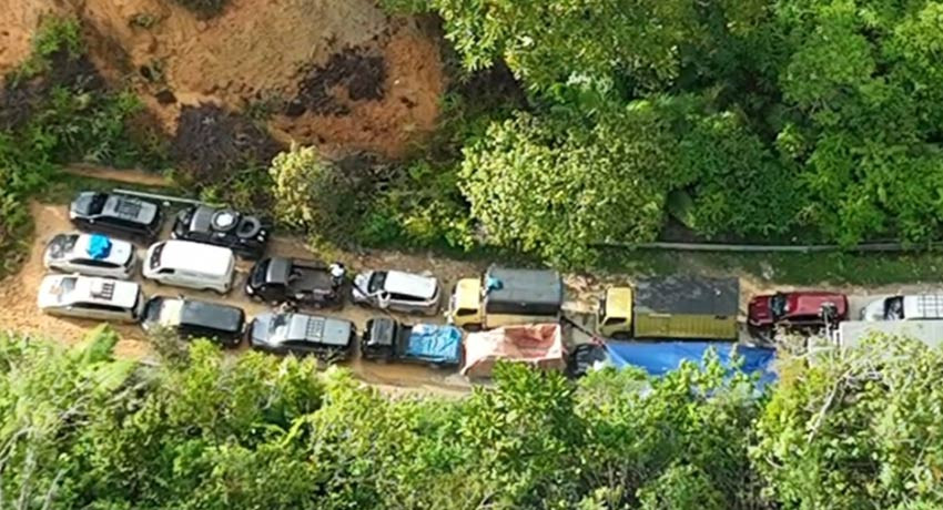 Taput Putus Total, Puluhan Mobil Terperangkap Longsor di Adian Koting