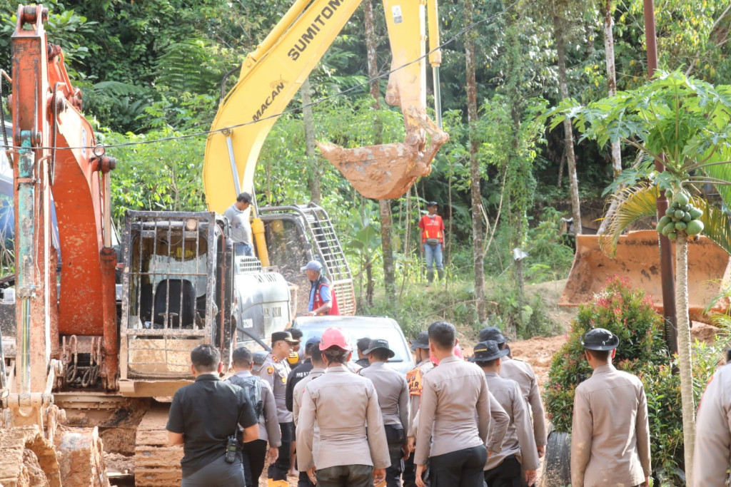 Akses Tarutung–Sibolga Mulai Terbuka, Distribusi Bantuan dapat Dilakukan