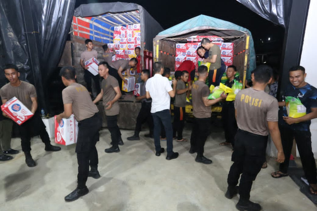5 Truk Bantuan Kemanusiaan Dikirim Polri untuk Masyarakat ke Tapteng dan Sibolga
