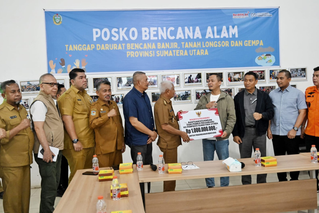 Bantu Penanganan Bencana di Sumut, Pemko Pekanbaru Serahkan Rp1 Miliar