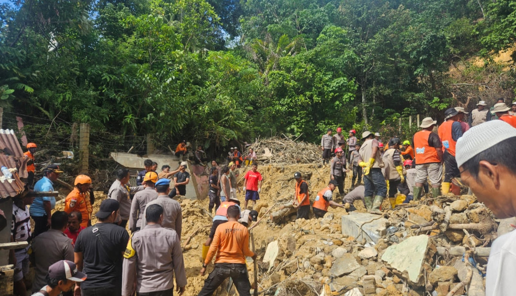 Pencarian Korban Tertimbun Longsor di Sibolga Masih Berlangsung, Bocah 12 Tahun Belum Ditemukan