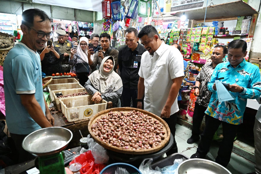 Jelang Nataru 2026, Bobby Nasution Jamin Stok Pangan Aman - Ayam dan Rawit Naik