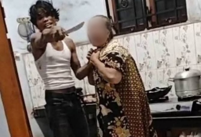 Bak Film Action, Pria di Labusel Sandera Seorang Nenek Usai Ketahuan Mencuri