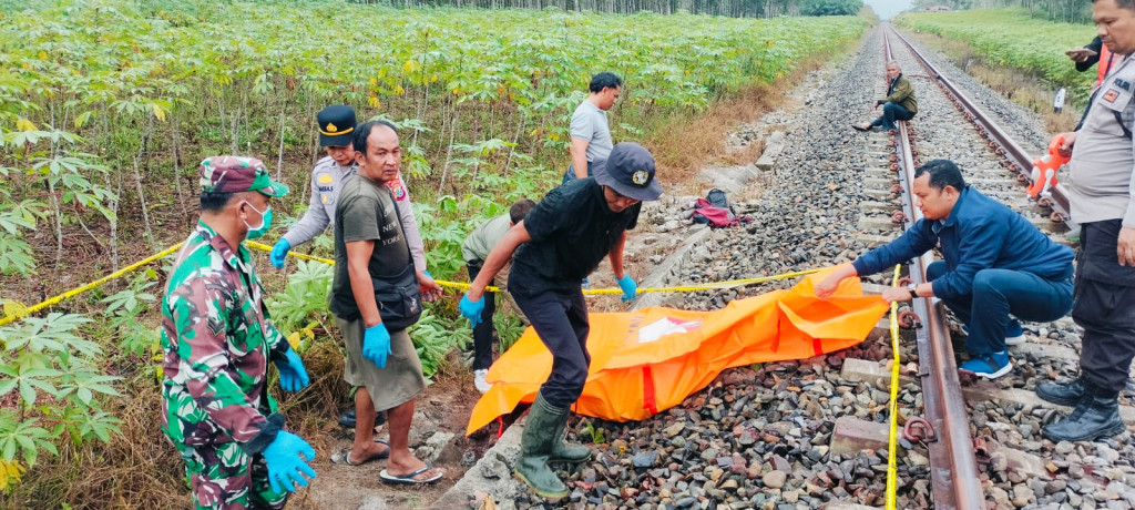 Jongkok di Tengah Rel, Pria Asal Sergai Tewas Tertemper Kereta Api di Simalungun