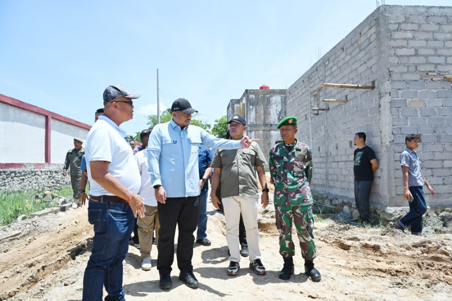 Tinjau Pembangunan Huntap di Tapteng, Bobby Nasution: Sebelum Lebaran 50 Unit Selesai