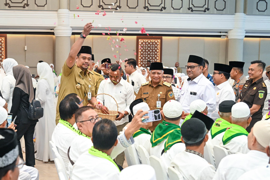 Tepung Tawari Calon Jamaah Haji, Bobby Nasution: Titip Doa untuk Sumut