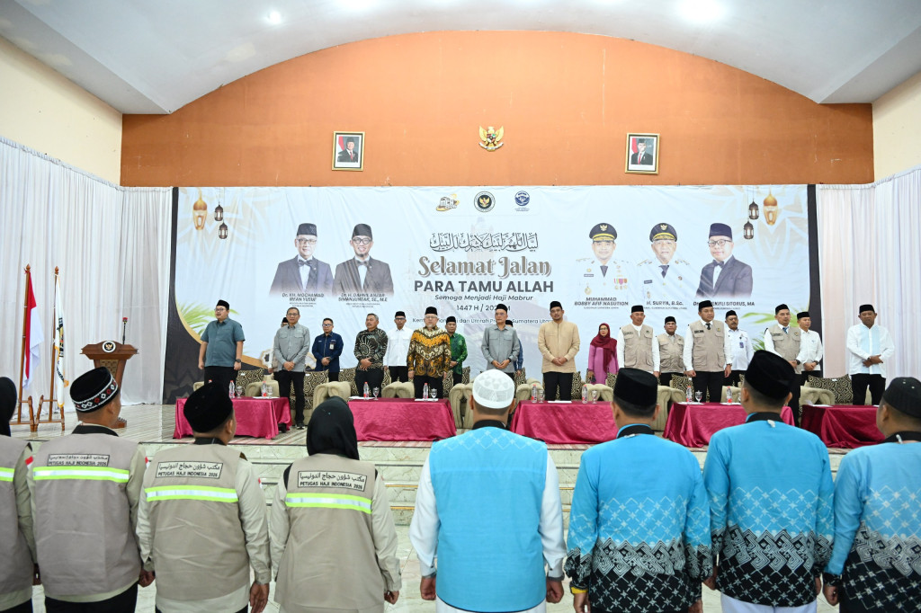 Lepas Keberangkatan Kloter 2 Haji Asal Langkat, Bobby Nasuton Ingatkan Saling Jaga