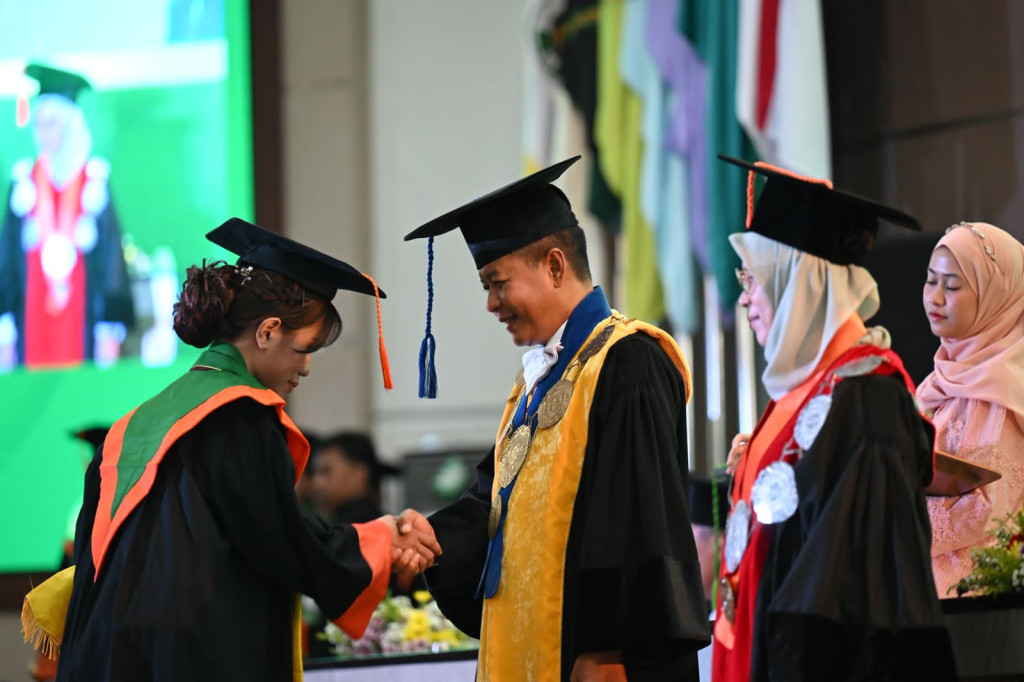 1.586 Mahasiswa Diwisuda, Rektor USU Muryanto Amin Berharap Lulusan Berkontribusi Nyata