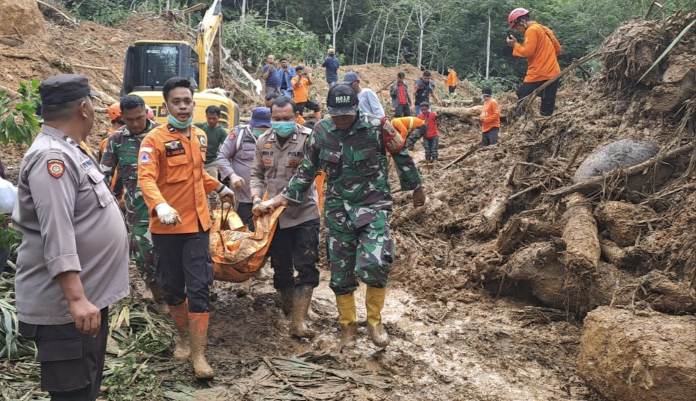 Ibu dan anak Tertimbun Longsor di Batangtoru Tapsel Ditemukan