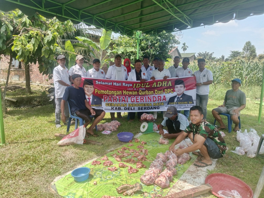 PAC Gerindra Hamparan Perak Salurkan Daging Kurban kepada Warga