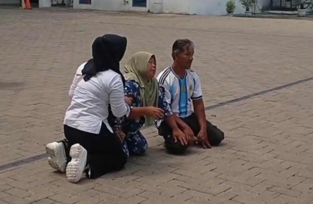 Viral Keluarga Korban Penikaman Sujud Minta Bantuan Bobby Nasution, Pemprov Sumut Buka Suara