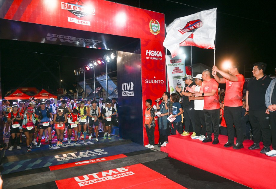 1.015 Pelari dari 34 Negara Tampil di UTMB, Jajal Tantangan Sambil Nikmati Keindahan Danau Toba